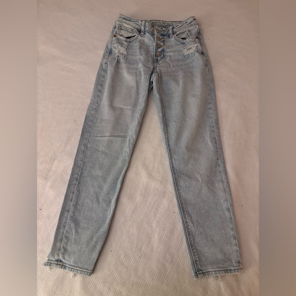 American Eagle Outfitters Light Wash Distressed Stretch Mom Jean